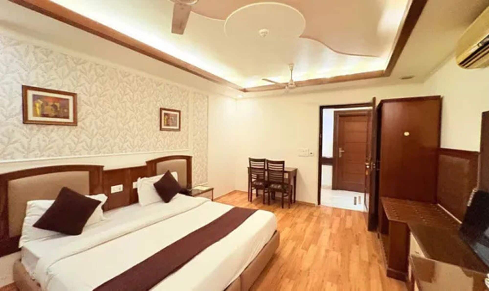 Deluxe Room | Egyptian cotton sheets, premium bedding, in-room safe, free WiFi