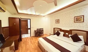 Egyptian cotton sheets, premium bedding, in-room safe, free WiFi - Via Stay Residency (New Delhi)