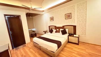 Deluxe Room | Egyptian cotton sheets, premium bedding, in-room safe, free WiFi