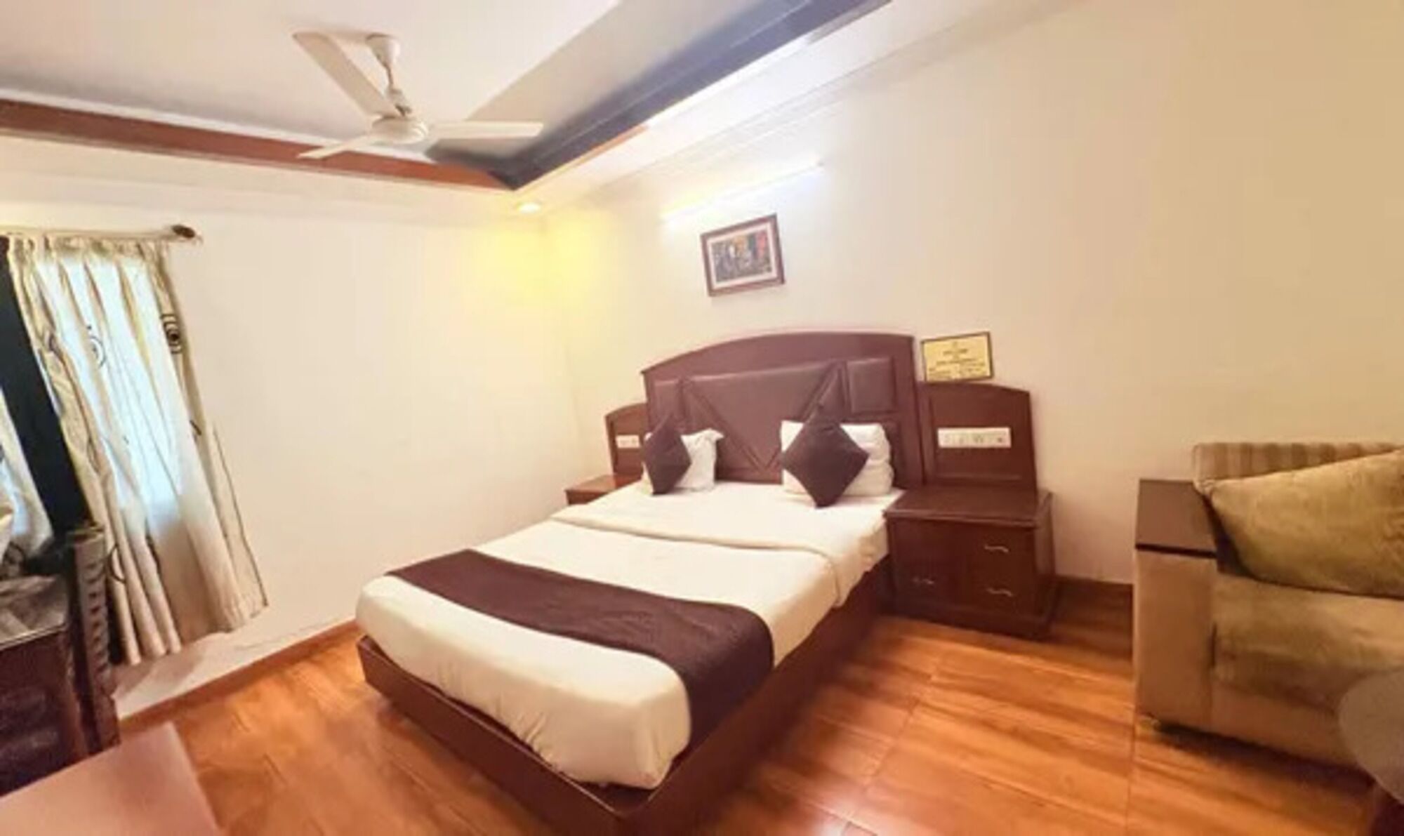 Egyptian cotton sheets, premium bedding, in-room safe, free WiFi