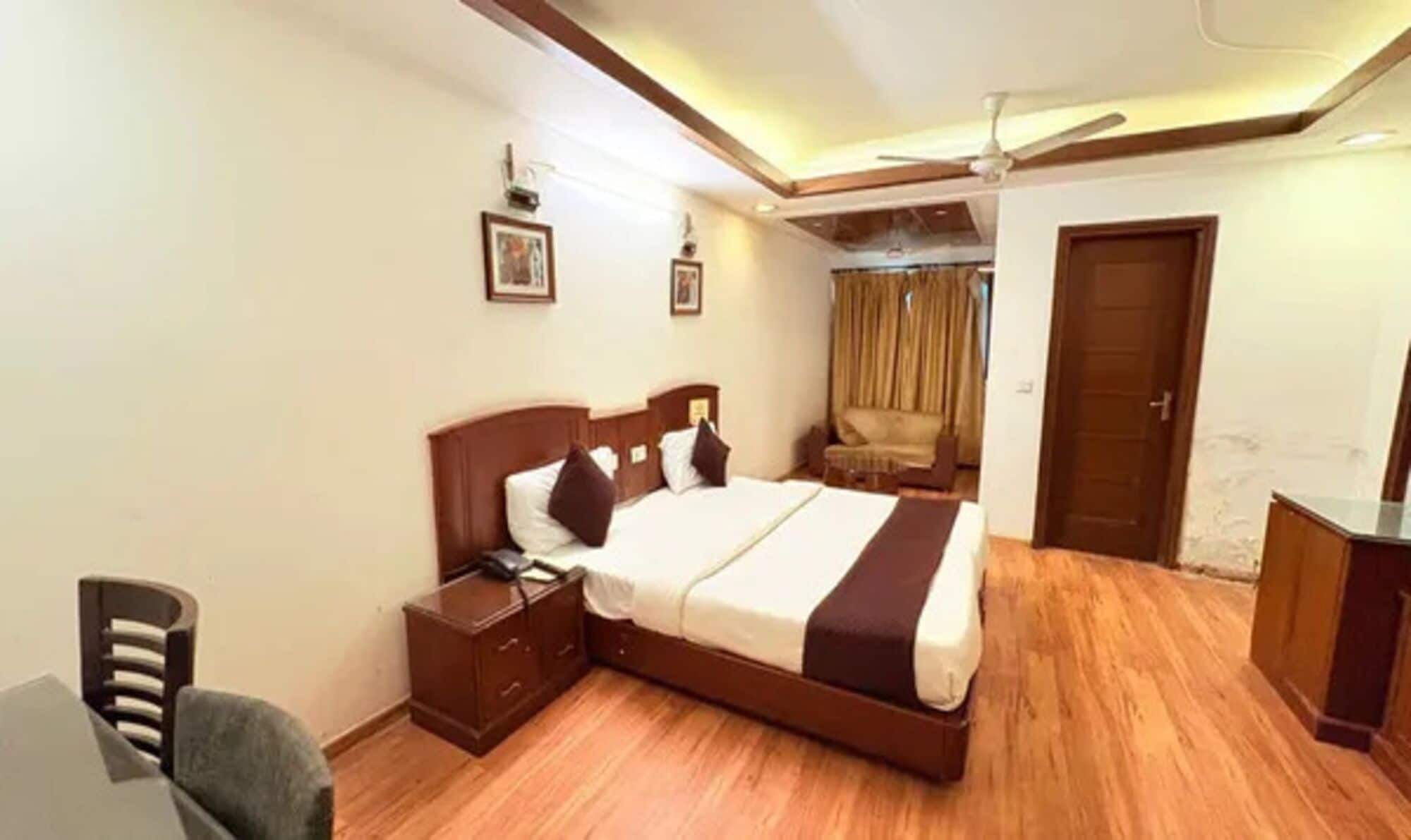 Egyptian cotton sheets, premium bedding, in-room safe, free WiFi