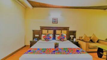 Egyptian cotton sheets, premium bedding, in-room safe, free WiFi
