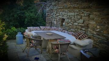 House, 1 King Bed | Outdoor dining