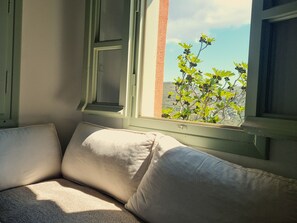 Casa, 1 cama de matrimonio grande | 1 dormitorio, tabla de planchar con plancha, wifi gratis