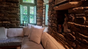 House, 1 King Bed | Interior