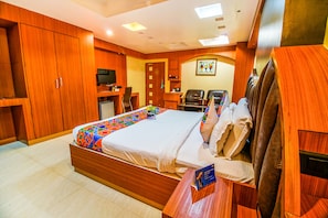 1 bedroom, Egyptian cotton sheets, premium bedding, in-room safe