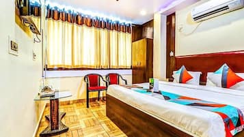Family Room | Egyptian cotton sheets, premium bedding, in-room safe, desk