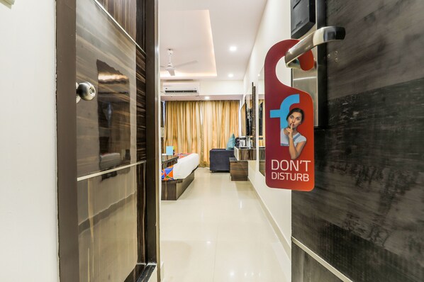 埃及棉床单、高档床上用品、客房内保险箱、办公桌