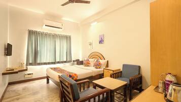 Premium Room | Egyptian cotton sheets, premium bedding, in-room safe, desk