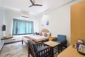 1 bedroom, Egyptian cotton sheets, premium bedding, in-room safe