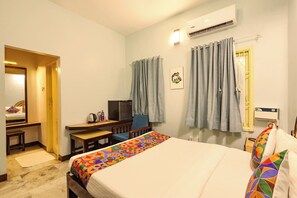 Deluxe Room | 1 bedroom, Egyptian cotton sheets, premium bedding, in-room safe