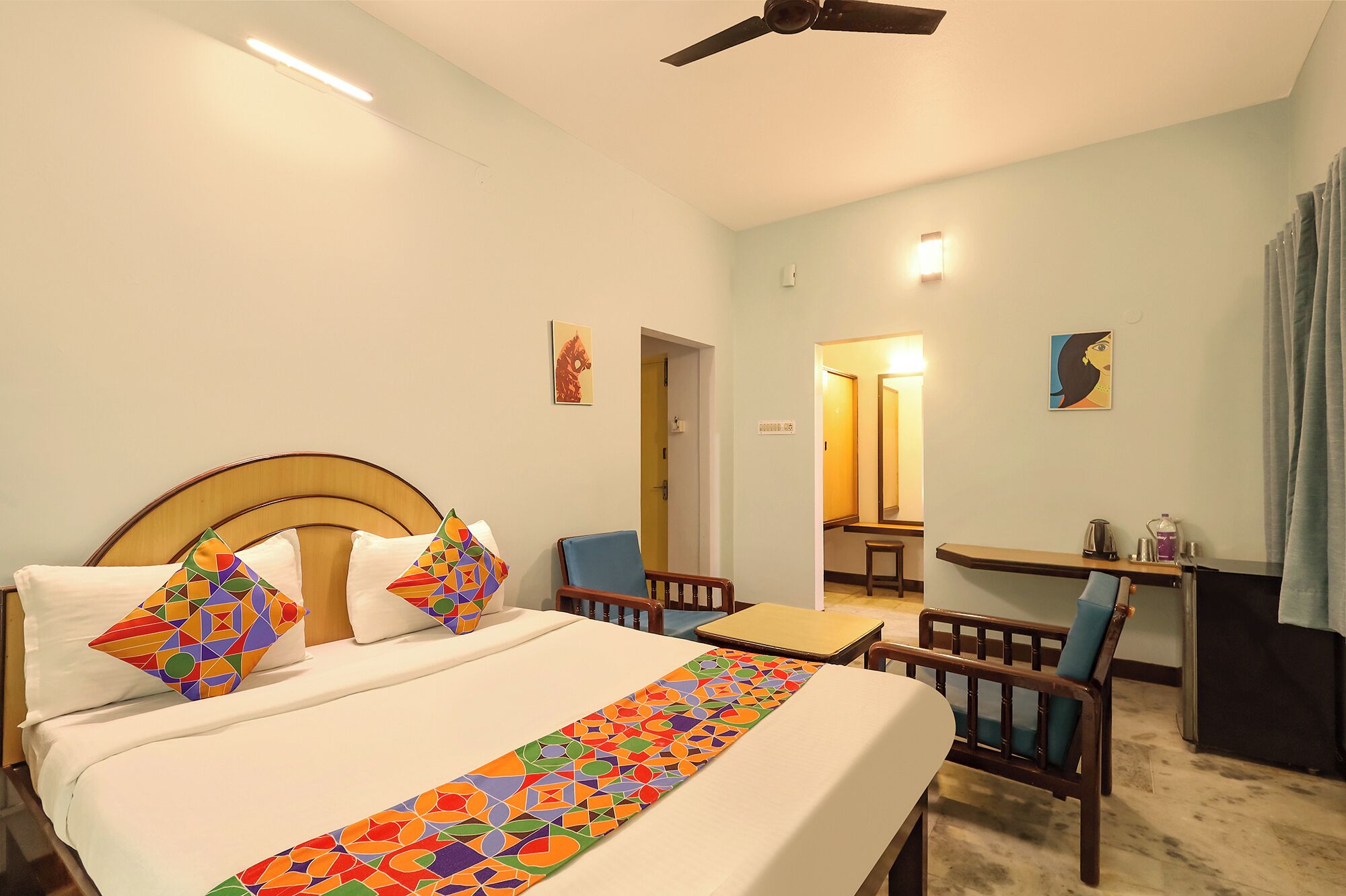 Egyptian cotton sheets, premium bedding, in-room safe, desk