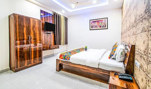 Deluxe Room | Egyptian cotton sheets, premium bedding, in-room safe, soundproofing