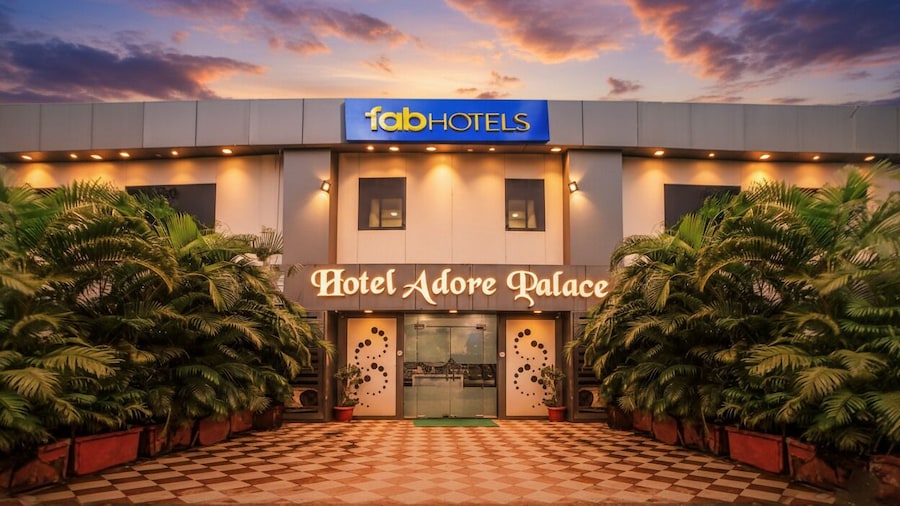 Fabhotel The Adore Palace