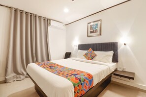 Kamar Deluks | Seprai katun Mesir, seprai premium, brankas, dan meja kerja