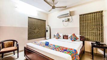 Deluxe Room | Egyptian cotton sheets, premium bedding, in-room safe, desk