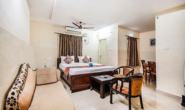 Luxury Suite | Egyptian cotton sheets, premium bedding, in-room safe, desk - Fabhotel Aditya Yatri Nivas (Tirupati)