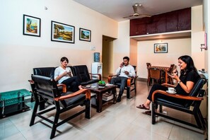 Lobby sitting area - Fabhotel Aditya Yatri Nivas (Tirupati)
