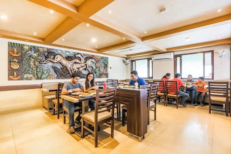 Restaurant. Fabhotel Sri Krishna Suites