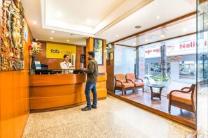 Reception - Fabhotel Sri Krishna Suites (Bengaluru)