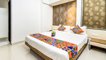 Egyptian cotton sheets, premium bedding, in-room safe, desk