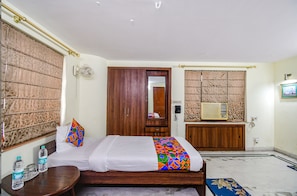 Egyptian cotton sheets, premium bedding, in-room safe, free WiFi