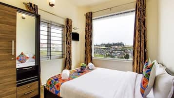 Deluxe Room | Egyptian cotton sheets, premium bedding, in-room safe, desk