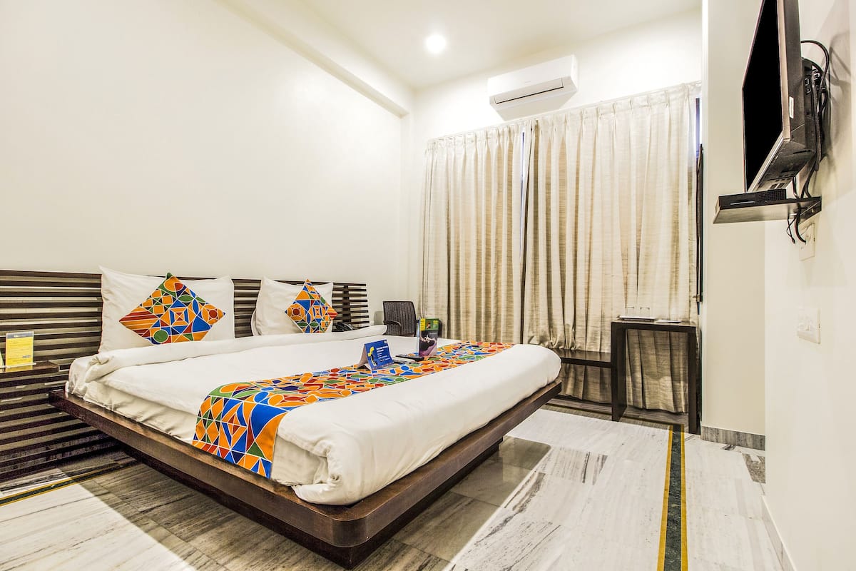 Egyptian cotton sheets, premium bedding, in-room safe, free WiFi