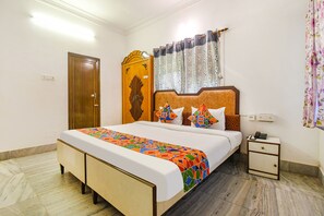 Deluxe Room | Egyptian cotton sheets, premium bedding, in-room safe, free WiFi - FabHotel Astoria House (Bidhannagar)