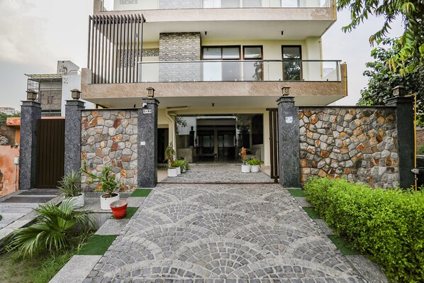 Front of property - FabHotel A&V Hospitality (Noida)