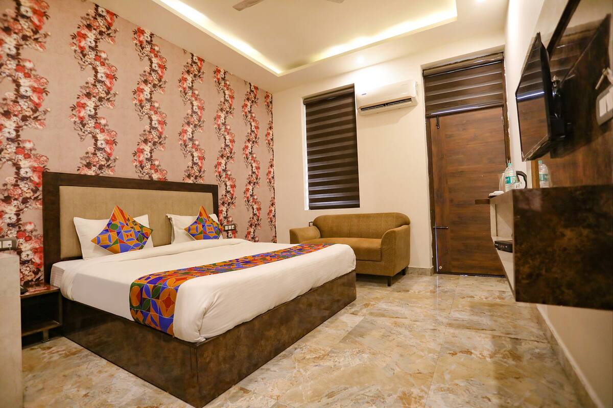 Deluxe Room | Egyptian cotton sheets, premium bedding, in-room safe, free WiFi