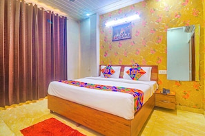 Egyptian cotton sheets, premium bedding, in-room safe, free WiFi