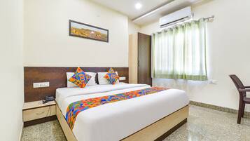 Egyptian cotton sheets, premium bedding, in-room safe, free WiFi