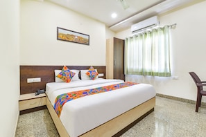 Egyptian cotton sheets, premium bedding, in-room safe, free WiFi - Fabhotel Vardan Villa (Udaipur)