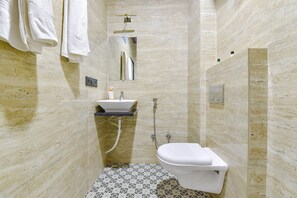 Bagno | Doccia, soffione a pioggia, asciugamani