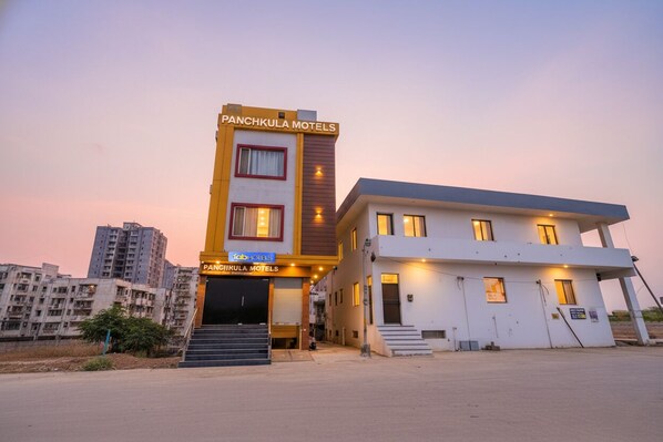 A modern building with a sign for 'Panjkulam Hotels'. - Fabescape Panchkula Motels (Dera Bassi)