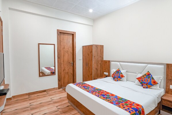 Egyptian cotton sheets, premium bedding, in-room safe, soundproofing