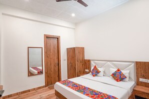 Egyptian cotton sheets, premium bedding, in-room safe, soundproofing