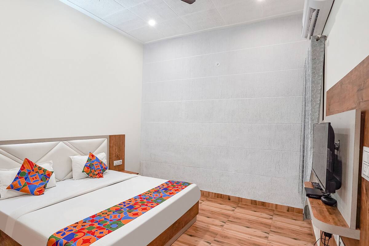 Egyptian cotton sheets, premium bedding, in-room safe, soundproofing