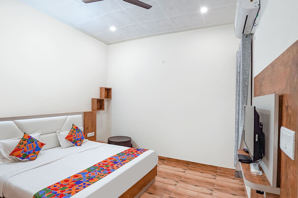 Executive Room | Egyptian cotton sheets, premium bedding, in-room safe, desk