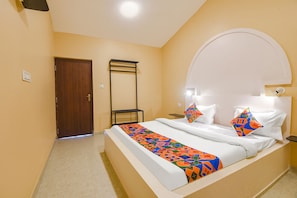 Egyptian cotton sheets, premium bedding, in-room safe, free WiFi - FabEscape Kautilyaa Resort With Swimming Pool (Dodamarg)