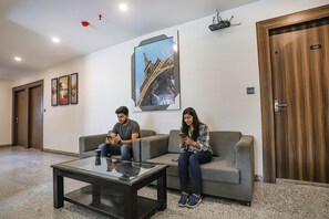 Coin salon dans le hall