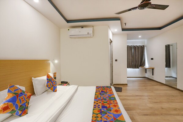 Egyptian cotton sheets, premium bedding, in-room safe, free WiFi - Fabhotel F9 Sector 58 (Noida)