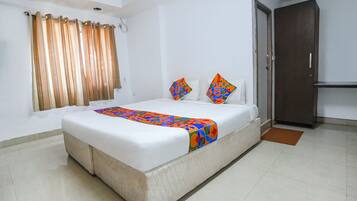 Egyptian cotton sheets, premium bedding, in-room safe, free WiFi