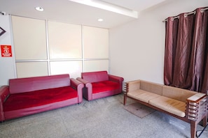 Lobby sitting area - FabExpress Nimalan Residency (Chennai)