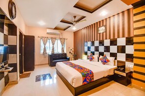 Egyptian cotton sheets, premium bedding, in-room safe, free WiFi - Fabhotel Prime Rockstar Suites (Kolkata)