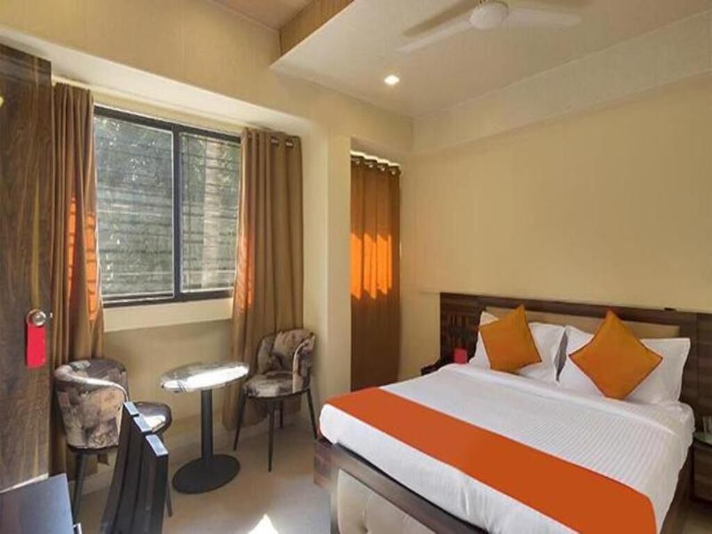 Egyptian cotton sheets, premium bedding, in-room safe, free WiFi