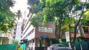 A hotel with a sign indicating an available executive room. - Fabexpress Gargi Executive (Pune)