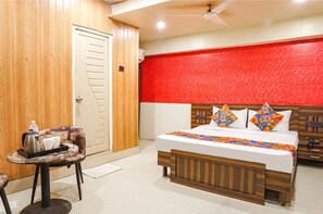 1 bedroom, Egyptian cotton sheets, premium bedding, in-room safe