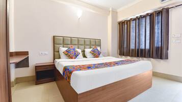 Deluxe Room | Egyptian cotton sheets, premium bedding, in-room safe, desk